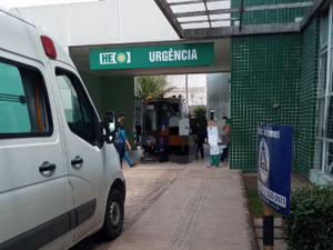 [Vídeo] Homem tenta roubar polícial civil em Feira Grande e é atingido por disparo de arma de fogo
