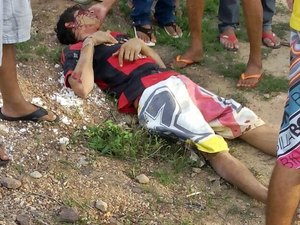 Motociclista fica ferido após perder o controle da direção e cair do veículo