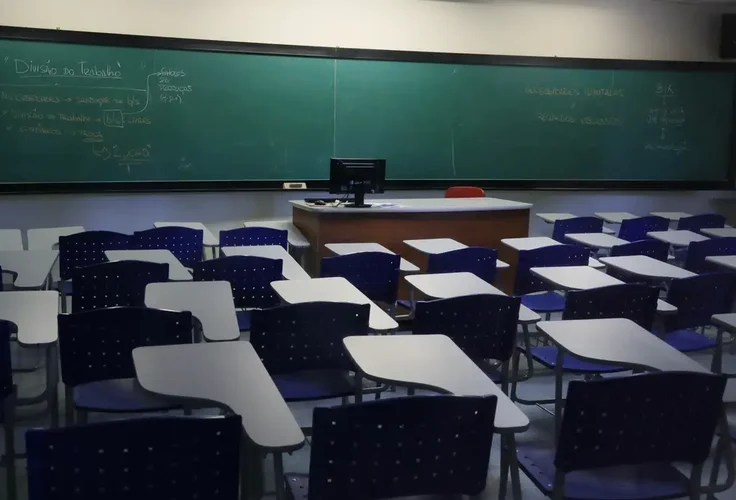 O ser professor no Brasil: entre o cansaço e a urgência de ser visto.