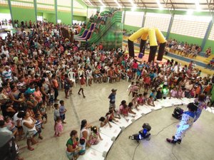 Dia da Criança teve palhaço, brinquedos e muita diversão