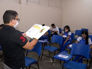 Ministro da Educação reforça pedido para imunização de professores