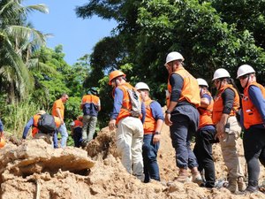 Defesa Civil de Maceió faz vistorias em residências afetadas por fortes chuvas em São Sebastião/SP