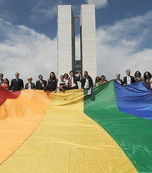 MP assinada por Bolsonaro retira população LGBT das diretrizes dos Direitos Humanos