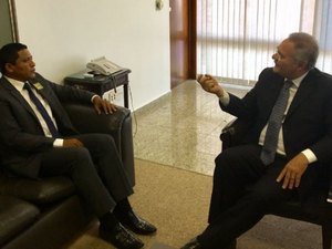Júlio Cezar se reúne com senadores para garantir recursos para Palmeira dos Índios
