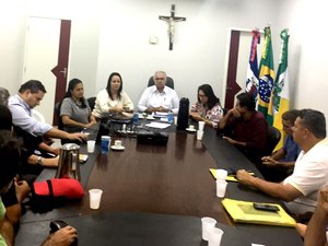 Prefeito tenta acordo com professores em Arapiraca