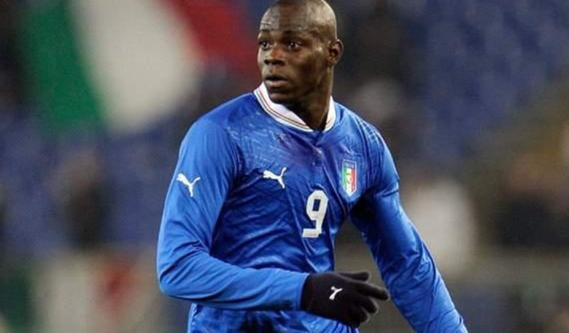 Arsenal prepara oferta de R$ 95 milhões para contratar Balotelli