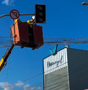 SMTT implanta mudanças no trânsito e instala novo semáforo em Arapiraca