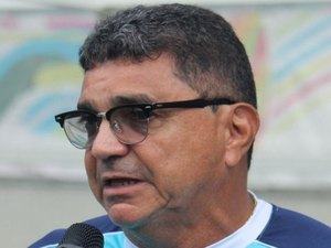 Técnico Flávio Araújo confirma que vai mexer no time do CSA para duelo com o ASA
