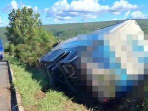 Ônibus com destino a Arapiraca tomba na BR-251 em Minas Gerais; 46 passageiros estavam a bordo