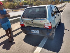 Colisão deixa trânsito lento na Ponte Divaldo Suruagy