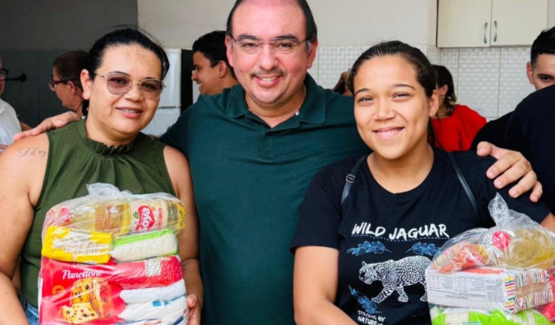 Prefeitura de Junqueiro entrega cestas básicas a famílias atendidas pela Casa da Sopa