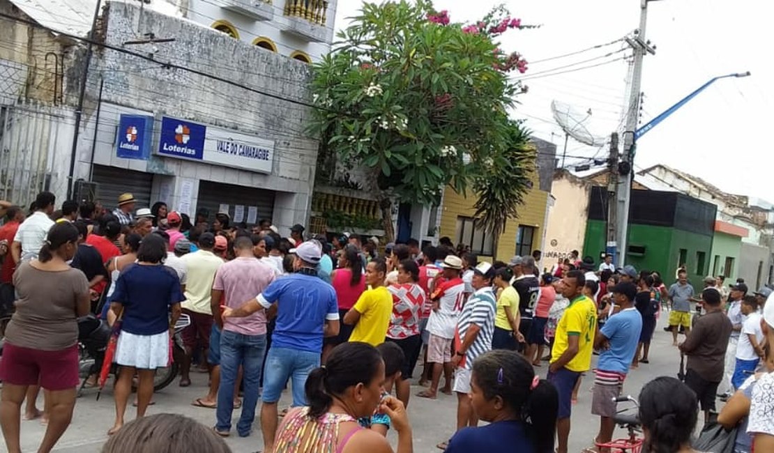 [Vídeo] População denuncia abuso de poder de guarda municipal na fila de loteria em Matriz do Camaragibe