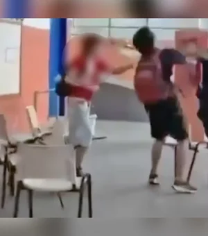 Cenas fortes: PM espanca alunos em escola estadual no Rio