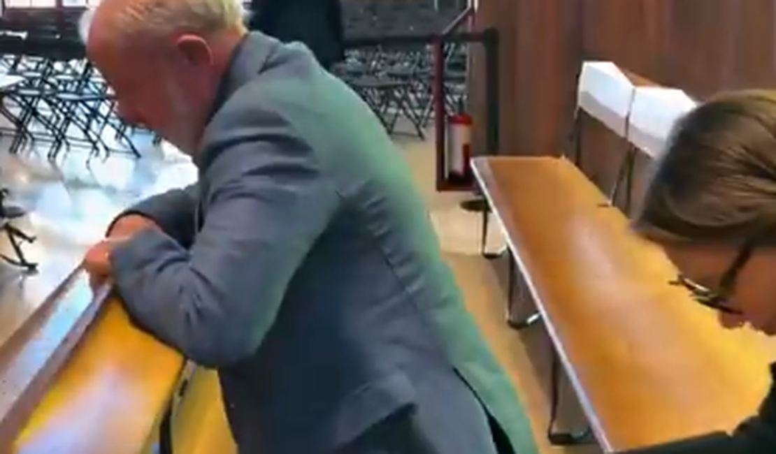 Lula posta vídeo rezando ao lado de Janja em igreja da Espanha