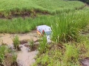 Ambulância de São Luís do Quitunde cai em ribanceira da AL 105