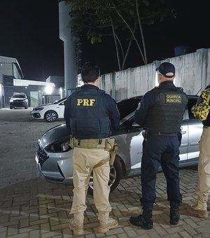 PRF prende homem com carro roubado durante ação conjunta em Maceió