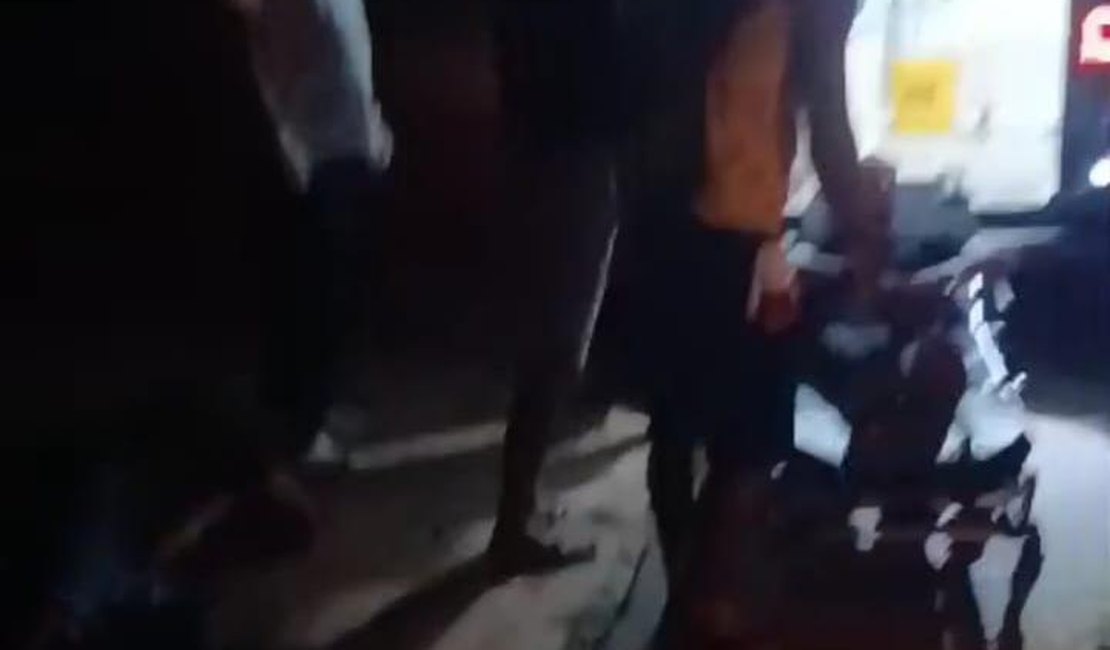 Acidente de moto deixa dois homens feridos na AL-465 em Japaratinga