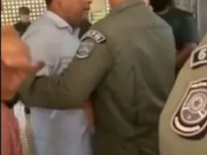 [Vídeo] Deputado e comandante da PM trocam agressões durante vacinação
