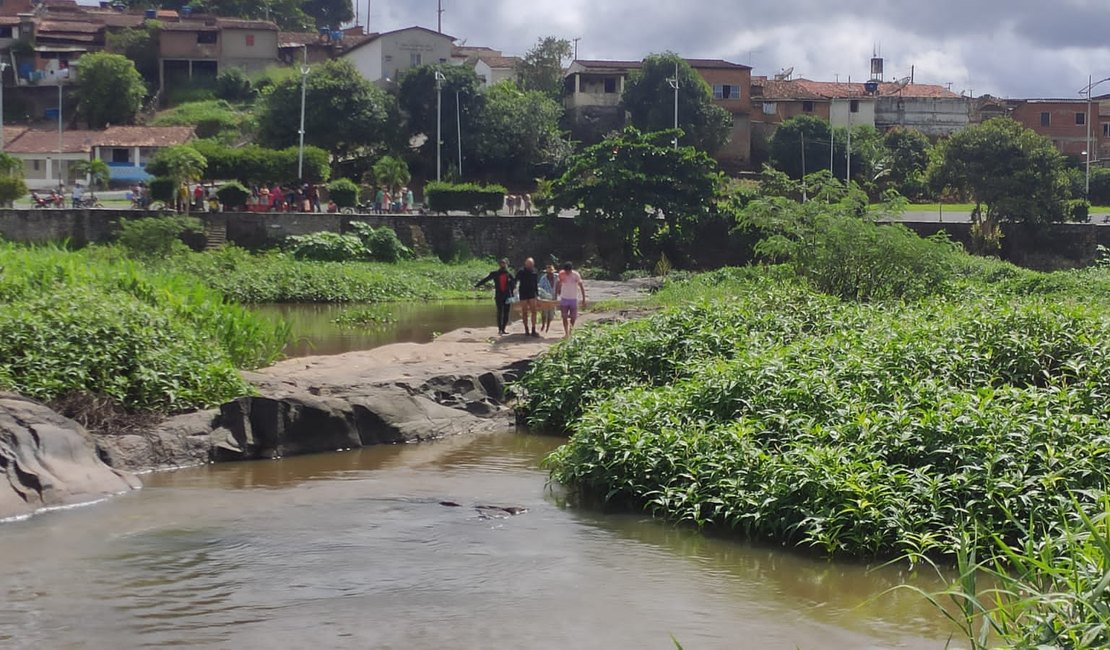 Corpo de Bombeiros encontra cadáver no Rio Mundaú em Branquinha