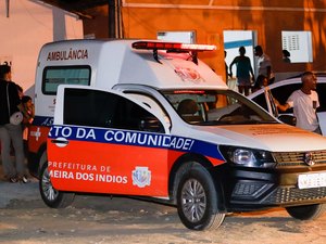 Prefeitura de Palmeira dos Índios entrega ambulância e cestas básicas em Caraíbas Tortas