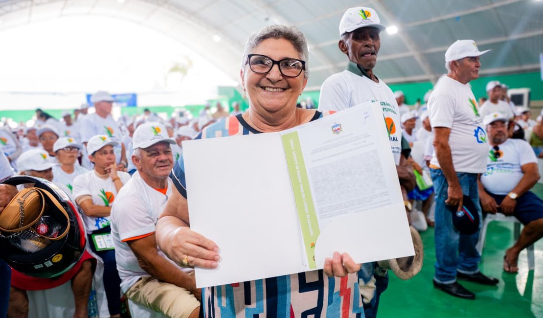 Prefeitura e Governo do Estado entregam 500 títulos rurais em Girau do Ponciano