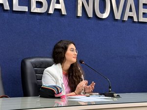 Teca Nelma cobra apuração rigorosa após morte de bebê no Hospital da Cidade