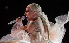 Lady Gaga se apresenta na cerimônia do Grammy 2018