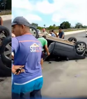 Carro capota e deixa feridos no Povoado Gavião, em Palmeira dos Índios