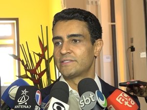 '2026 a gente vai discutir em 2026', diz JHC sobre futuro político