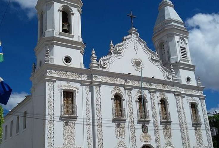 Juiz proíbe candidatos usarem veículos locados pela prefeitura de Água Branca