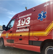 Queda de moto deixa duas pessoas feridas no Feitosa, em Maceió