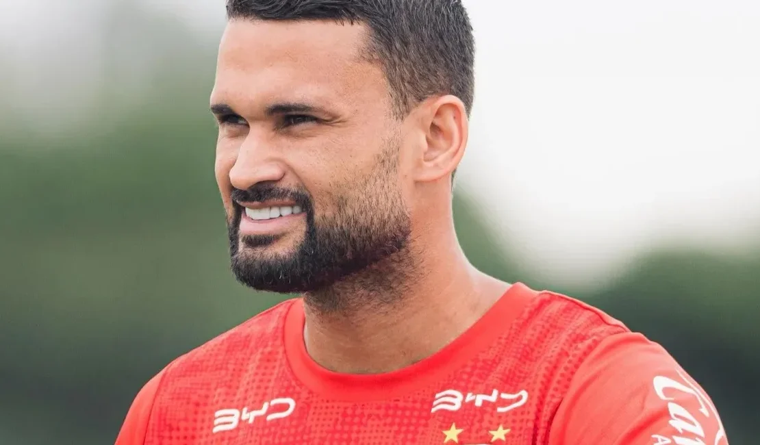 Investigado por xenofobia, Willian José pede desculpas por post ofensivo