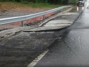 Chuvas fortes danificam novos trechos da BR-101 e PRF emite alerta