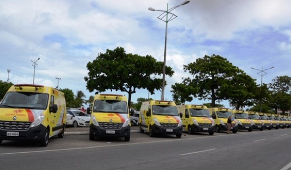 Governador entrega 15 ambulâncias para transporte sanitário nesta terça-feira (18)
