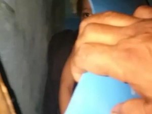 Criança de 3 anos mantida dentro de barril é resgatada