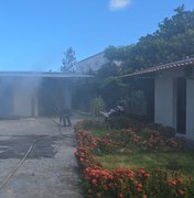 Incêndio atinge distribuidora de medicamentos no bairro da Pitanguinha, em Maceió