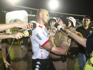 Eduardo Martini deixa o Estádio do Café direto para a prisão