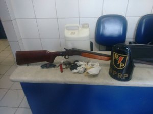 Mulher é detida por tráfico de drogas no Carminha