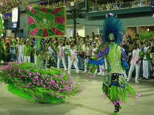 Mangueira e Estácio comemoram títulos do Carnaval do Rio