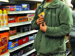 Quarteto é preso ao tentar furtar produtos em supermercado de Arapiraca