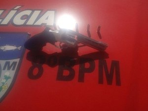 Polícia apreende arma e recupera motocicleta roubada na Região Metropolitana de Maceió