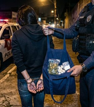 Mulher é presa com maconha, crack e cocaína no município de Coqueiro Seco