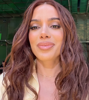 Anitta exalta Cacique Raoni durante fala em encontro global no Rio
