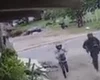 [Vídeo] Câmeras flagram chegada e fuga de casal suspeito de homicídio em barbearia de Maceió