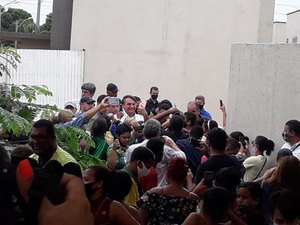 Bolsonaro desembarca em Maceió para primeiro evento