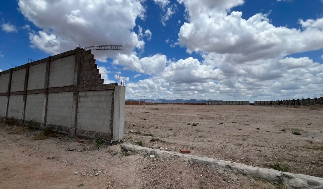 Paralisação de obras prometidas pelo governador no Sertão, deixam prefeitos incomodados