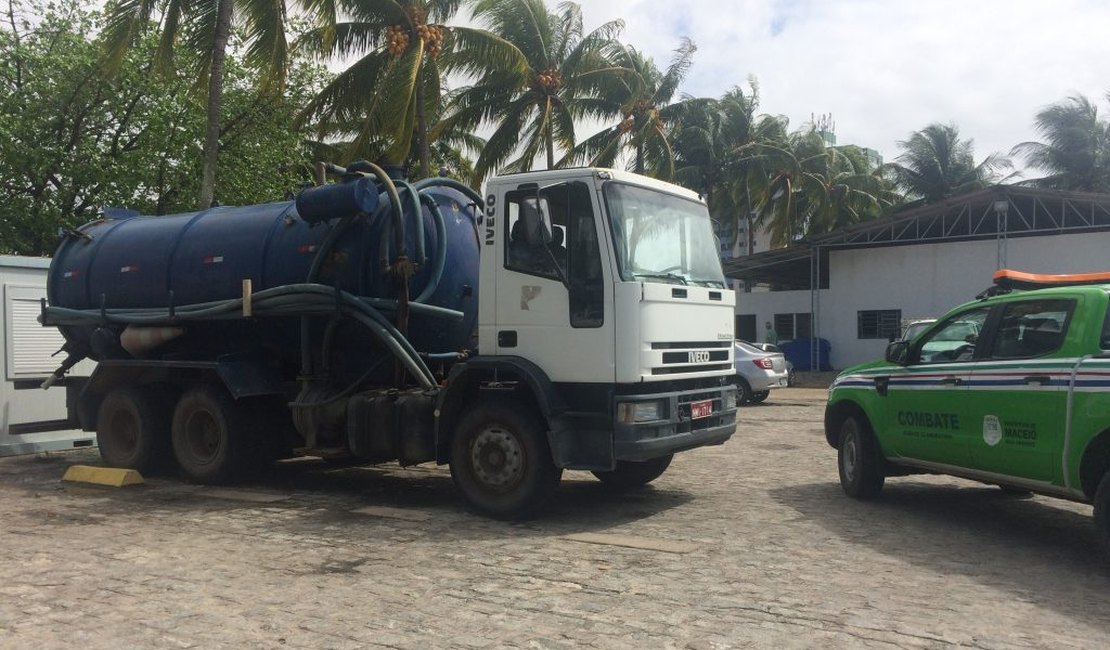 Fiscais apreendem caminhão por descarte irregular de dejetos em Maceió