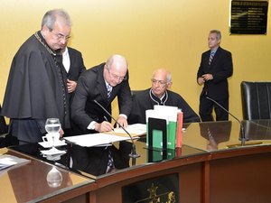 Conduta de Fernando Toledo pode impedí-lo de permanecer no TCE