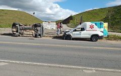 Acidente ocorreu no trevo