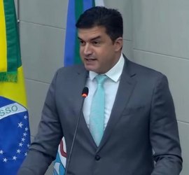 Em sessão tensa, mesa da câmara proclama rejeição das contas de Rui Palmeira